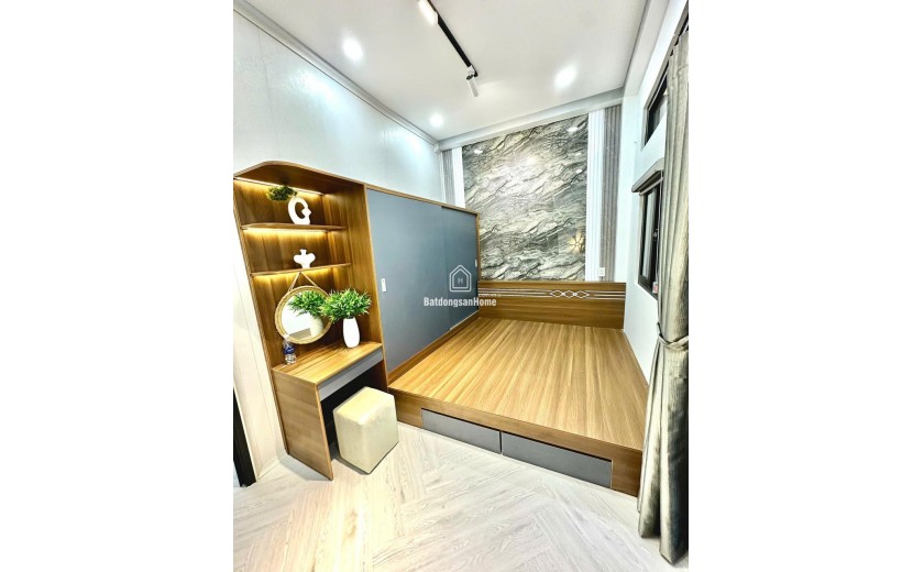 Giảm 200tr! Nhà mới 4 tầng HXH sàn 94m2 – Thích Quảng Đức Phú Nhuận